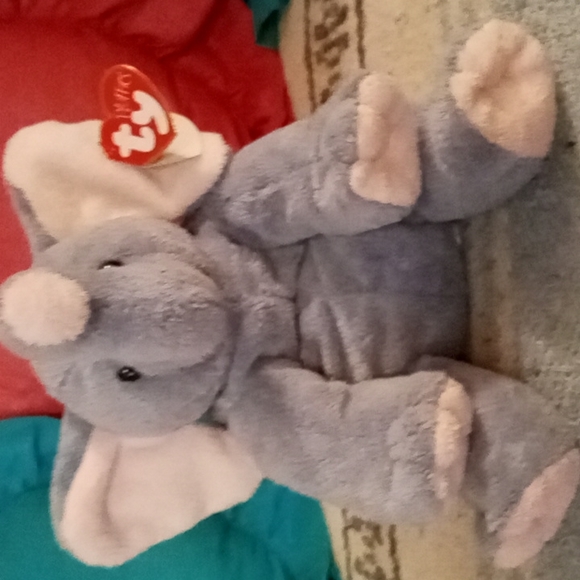 NWT Vintage "WINKS", The Elephant from the TY PLUFFIES COLLECTION. - Picture 7 of 9